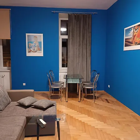 ляльковий театр не мансарда Appartement Lviv
