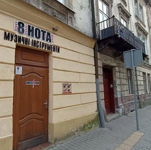 ляльковий театр не мансарда * リヴィウ